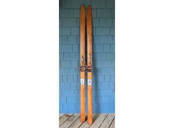 A PAIR OF HICKORY SKIS