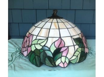 GOOD SIZE LEADED GLASS HANGING LAMP