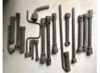 LARGE GROUP OF TRACTOR WRENCHES