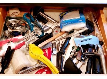 Kitching & Dining Gadgets & More Pot Luck - See Photos - There Are Two Full Drawers!!!