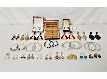 Beautiful Selection Of 25 Pairs Of Women's Fashion Earrings