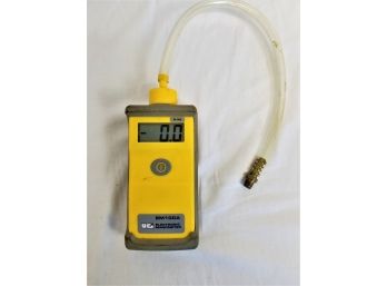 UEI EM100A Electronic Manometer