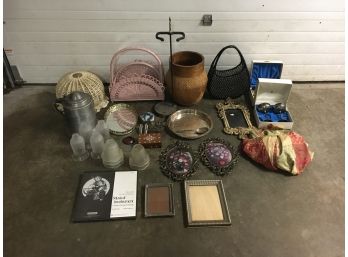 End Lot Of As Is Vintage Items, Buyer Must Take All