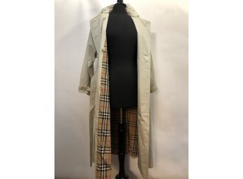 Perfection - Burberry Classic Trenchcoat - Womans 8L