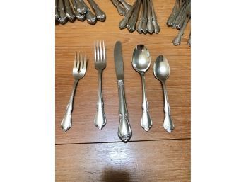 Oneida Stainless Steel Flatware Service For 7, Plus