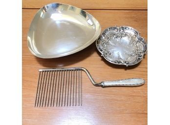 Sterling Silver 3 Pieces - Cake Knife, Footed Triangular Bowl And Repousser Dish