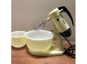 Delightful Working Sunbeam Original Glass Bowl Mixmaster -