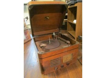1940's - 50's Vintage RCA Victor Radio Record Player Combo