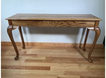 Great Looking Solid Oak Queen Anne Style Console / Sofa Table - Great Condition - Use Anywhere - Nice Table