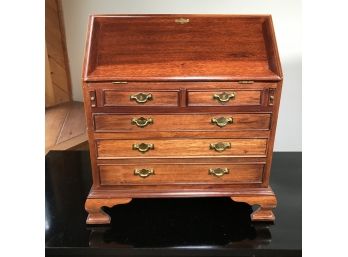 Adorable Miniature Governor Winthrop Style Desk - Would Make GREAT JEWELRY BOX ! - Nice Piece ! Miniature Desk