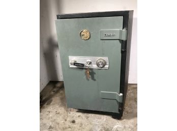Large Commercial Quality Safe By LION - Model 810 - Original Brochure And Combination IN GARAGE - EASY MOVE