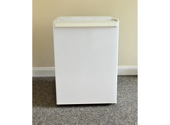 GE Mini Household Fridge Lot 51