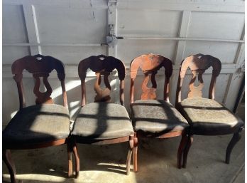 Set Of Four Wooden Dining Chairs 32' H X 15' W X 18' L