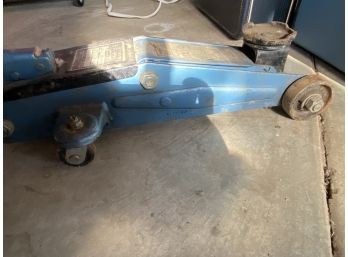 Sears 1 And A Half Ton Hydraulic Floor Jack 30' Handle, 21' Long Jack