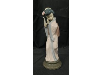 Vintage Lladro Geisha Girl Figurine