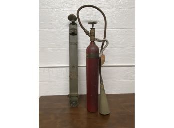 Rare 1932 WK & Co (Kiddie) Industrial Fire Extinguisher  W / Bracket