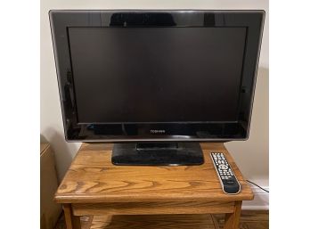 Toshiba Flatscreen 26 Inch TV & DVD Player Model 26LV61OU With Remote, 2009