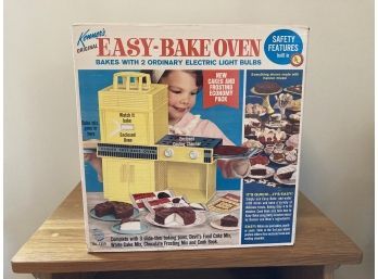 Vintage Kenner's Easy-Bake Oven