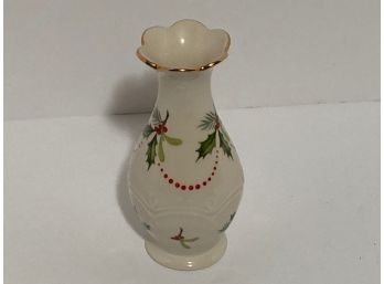 Vintage Ivory Colored Lenox Christmas Holly Mini Bud Vase (5 Inches In Height)