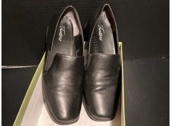 Trotter Black  Shoe Size 9 1/2 WW