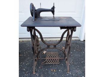 Antique Singer Sewing Machine In Treadle Table Wood & Wrought Iron Base