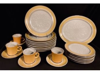 Vintage Mid-Century Modern Fransiscan Earthenware (24pcs)