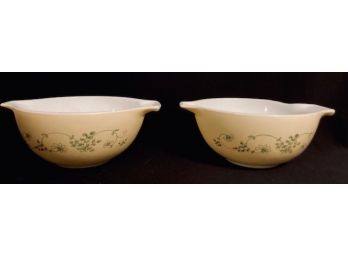 Pair Of Matching Vintage Pyrex 442 Cinderella Bowls