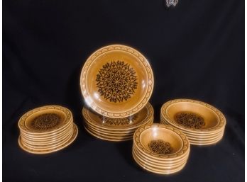 Vintage Mid-Century Castilian Dinnerware (27pcs)