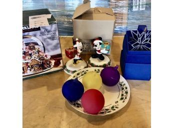 Christmas Decor ... Swarovski Tree Topper (nIB), Mini, Mickey, And 6 Boxes Of Balls