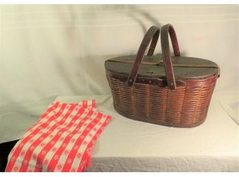 Antique 'Hawkeye' Refrigerator Picnic Basket With Paperwork & Tablecloth