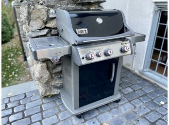 Weber Spirit E330 LP Black Grill And Propane Tank (RETAIL $669)