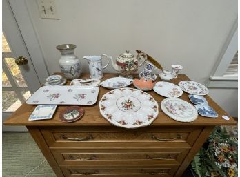 FITZ AND FLOYD TEAPOT AND OTHER FINE PORCELAINS