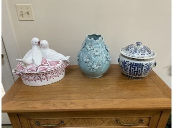 THREE PIECES DECORATIVE POTTERY