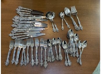 ONEIDA STAINLESS STEEL FLATWARE SET