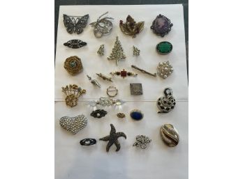 LOT OF COSTUME JEWELRY PINS