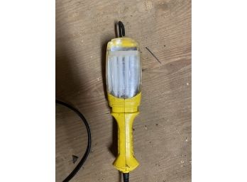 Hangable Fluorescent Work Light With Outlet - Tested And Working