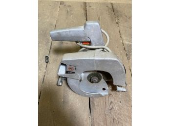 Black & Decker 1HP Circular Saw - Tested And Working