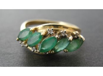 Elegant Emerald & Diamond Ring - 14K Gold - Size 8