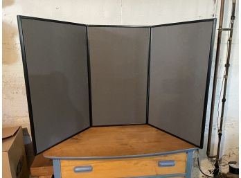 Tri Fold Display