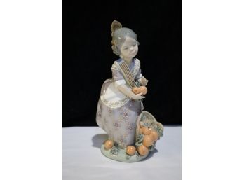 Lladro Miss Valencia #1422 Glazed Finish Issued 1982 Retired 1997