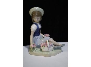 Lladro Picking Flowers #1287 Glazed Finish Issued 1974 Retired 1998