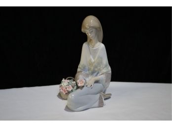 Lladro Flower Song #7607 Glazed Finish Issued 1988 Retired 1989 Society Piece