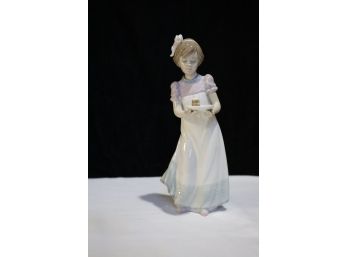 Lladro Happy Birthday #5429 Glazed Finish Issued 1987 Retired N/A