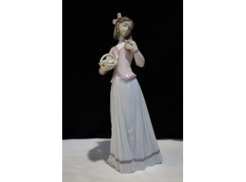 Lladro Innocence In Bloom  #7644 Glazed Finish Issued 1996 Retired 1996 Society Piece