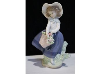 Lladro Pretty Pickings #5222 Glazed Finish Issued 1984 Retired N/A