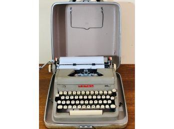 Vintage Royal DeLuxe Portable Manual Typewriter
