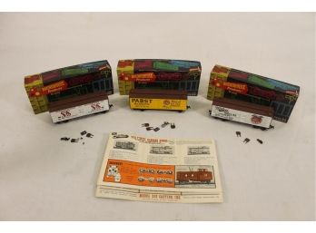 HO Roundhouse Collectible Trains W/ Schwarzchild & Sulzberger, Pabst & Miller High Life Refrigerator Cars