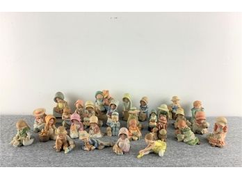 Lot Of 29 Small Holly Hobbies Figurines