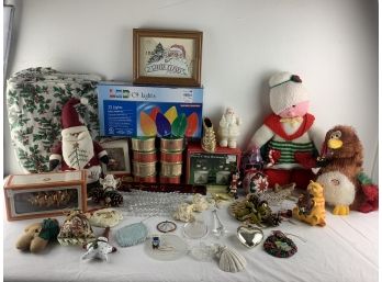 Christmas / Holiday Decor And Ornaments Lot