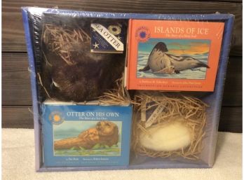 Smithsonian Oceanic Collection - Wildlife Story And Stuffed Toy - NEW